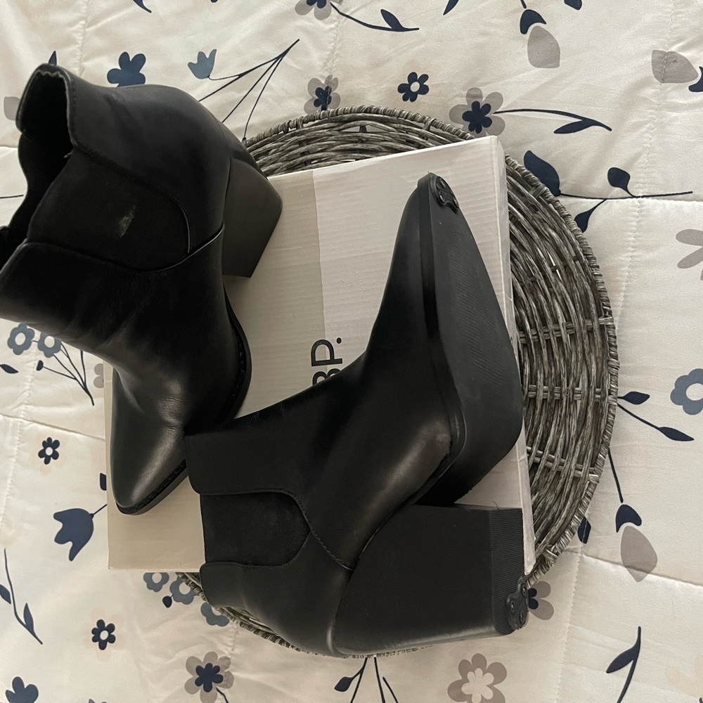 Beautiful black soft leather booties.
